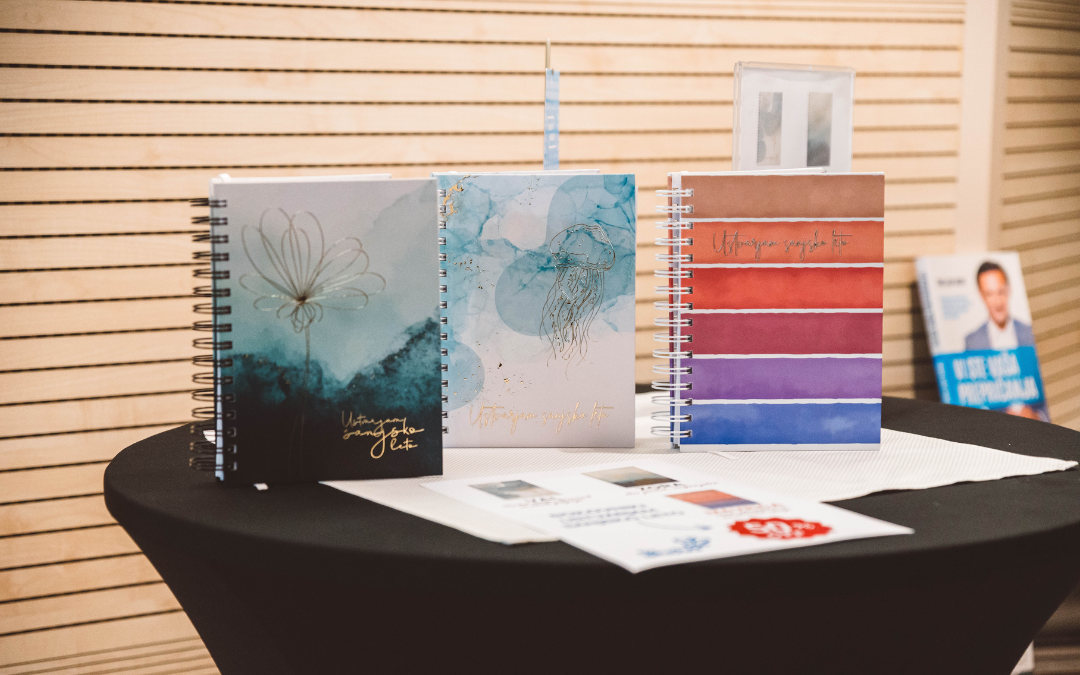 Zakaj zapisovanje spremeni vaše življenje in kako vam pri tem pomaga rokovnik Ustvarjam sanjsko leto